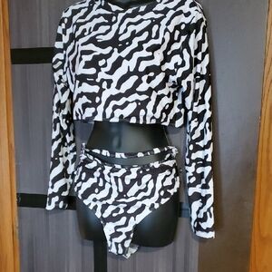 Black and White Patterned Long Sleeve Bikini Set